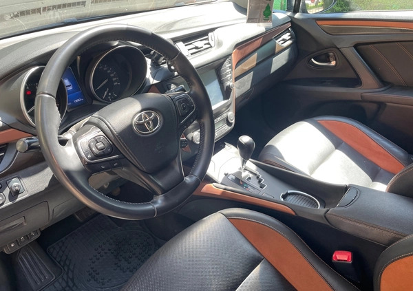 Toyota Avensis cena 56000 przebieg: 140000, rok produkcji 2015 z Chmielnik małe 37